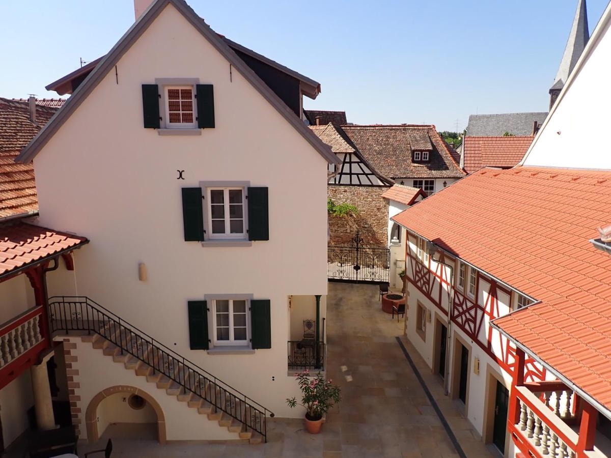 Karlbacher Domizil Ferienwohnungen Grosskarlbach Luaran gambar