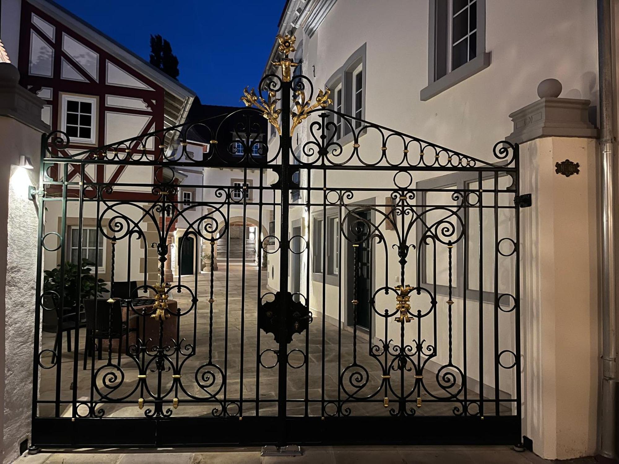Karlbacher Domizil Ferienwohnungen Grosskarlbach Luaran gambar